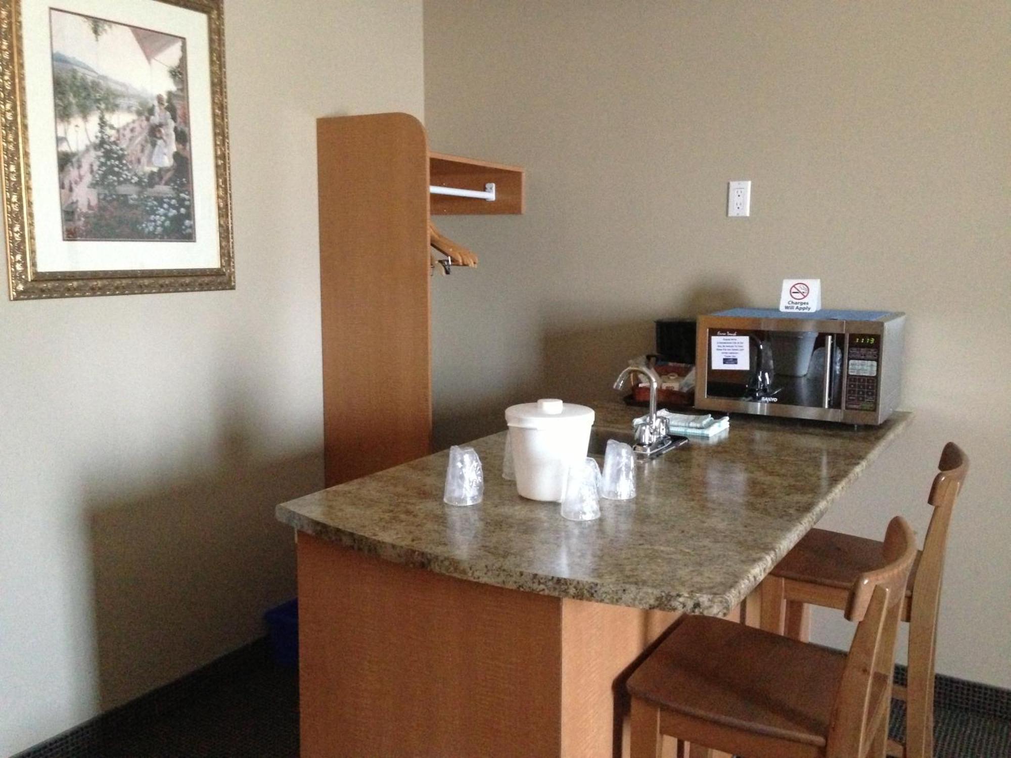 Petawawa River Inn & Suites Eksteriør bilde