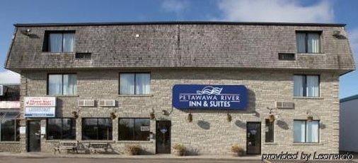 Petawawa River Inn & Suites Eksteriør bilde